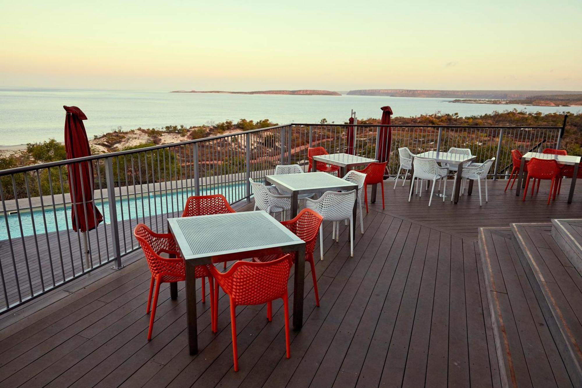 Berkeley River Lodge Екстериор снимка