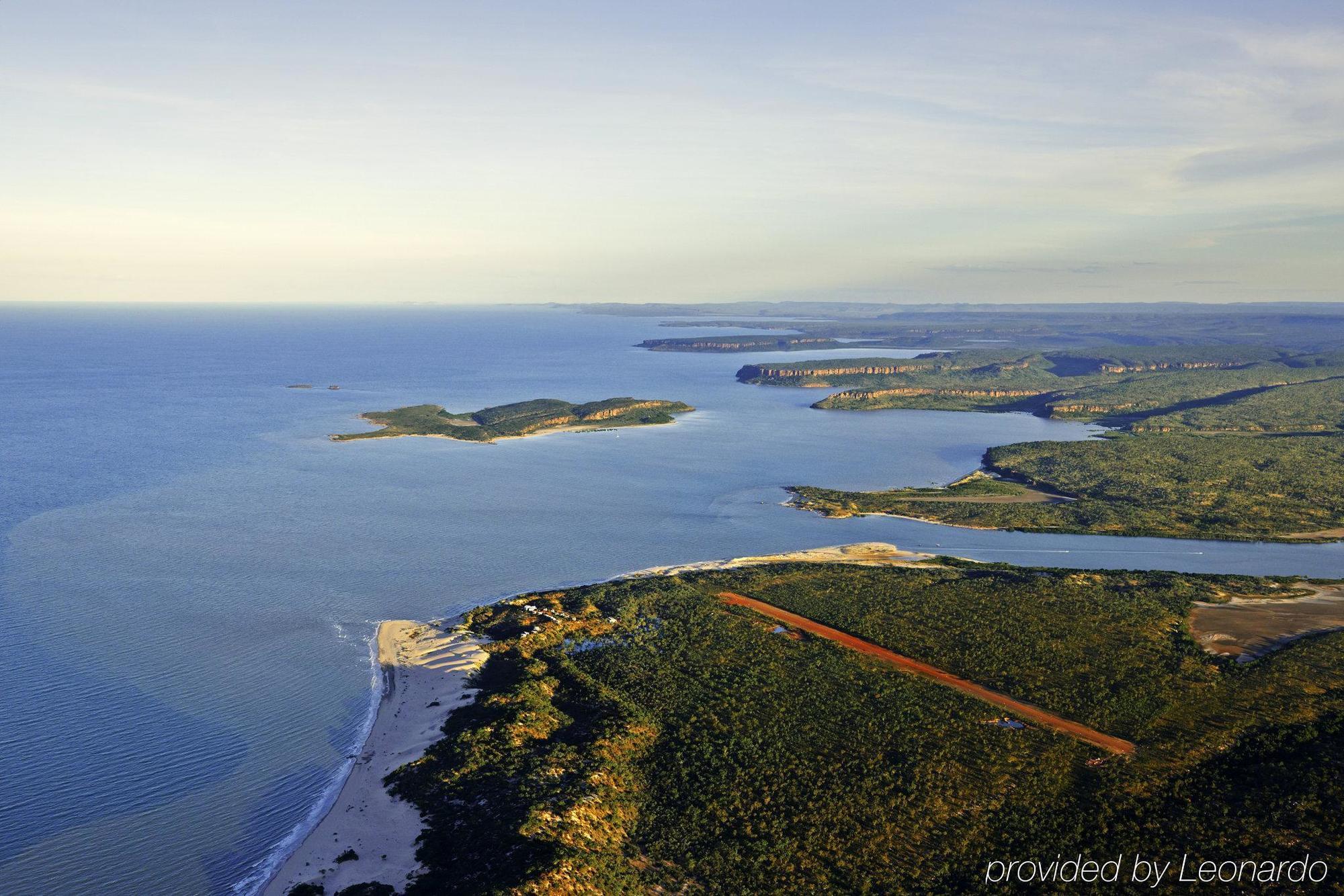 Berkeley River Lodge Екстериор снимка