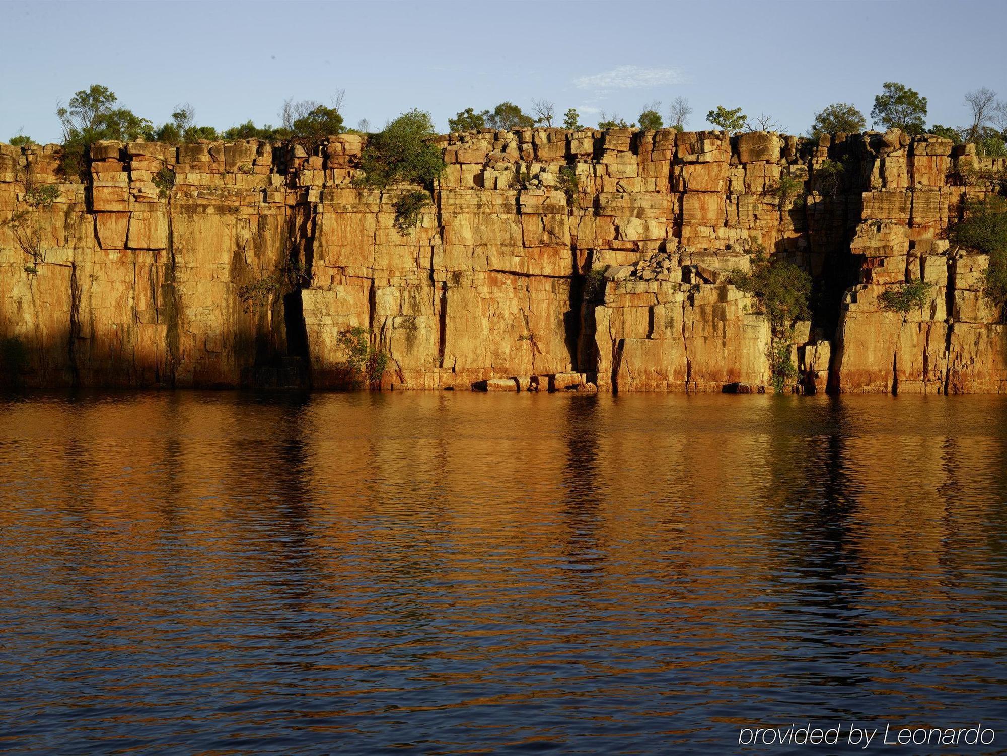Berkeley River Lodge Екстериор снимка