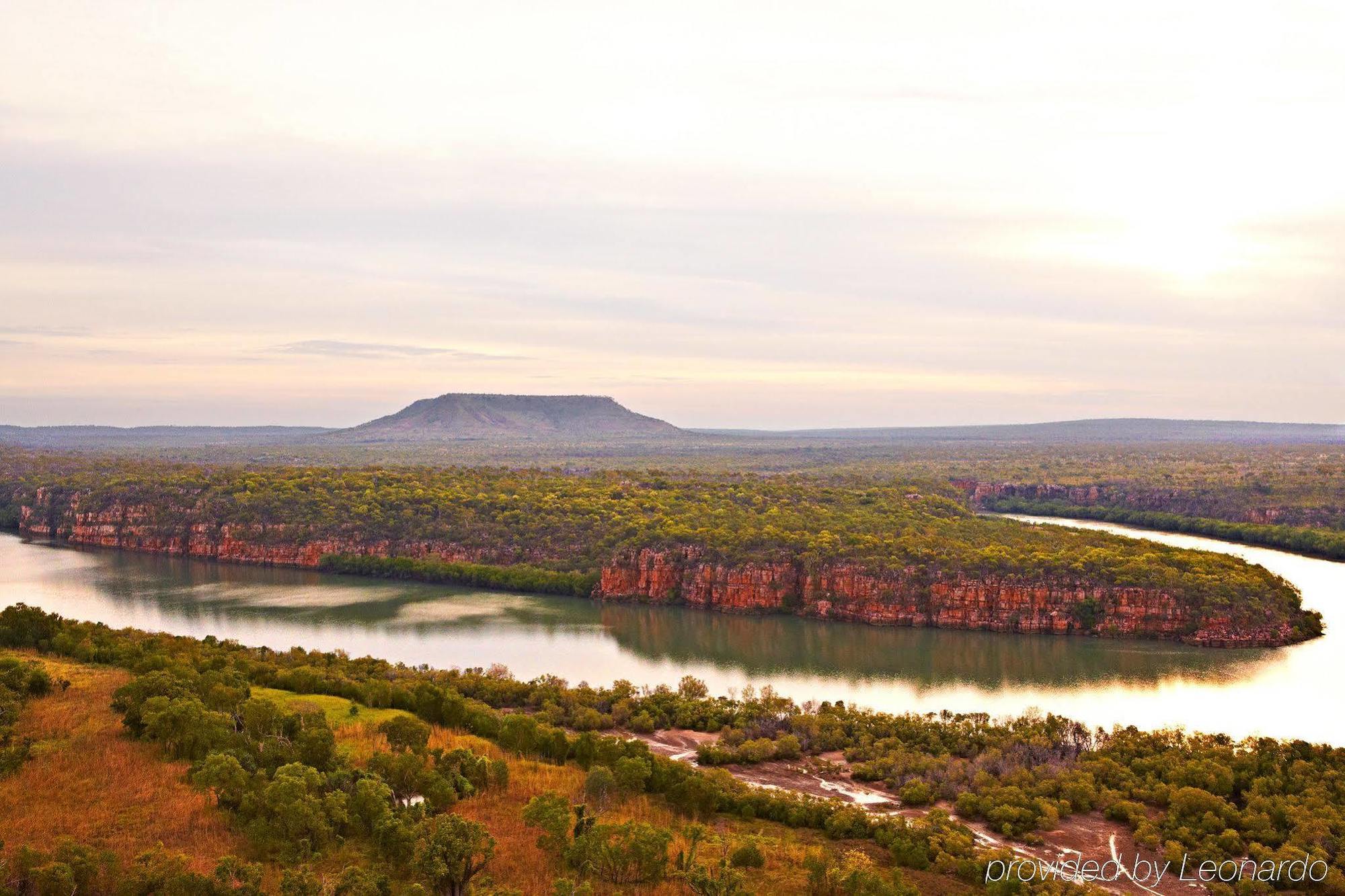 Berkeley River Lodge Екстериор снимка